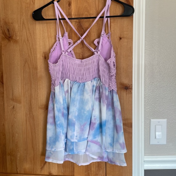 Cute summer top! - Picture 2 of 3